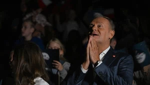 Premier na inauguracji wylotu Polaka w kosmos. W pewnym momencie wstał
