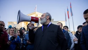 Bagrat Galstanjan na proteście w stolicy Armenii