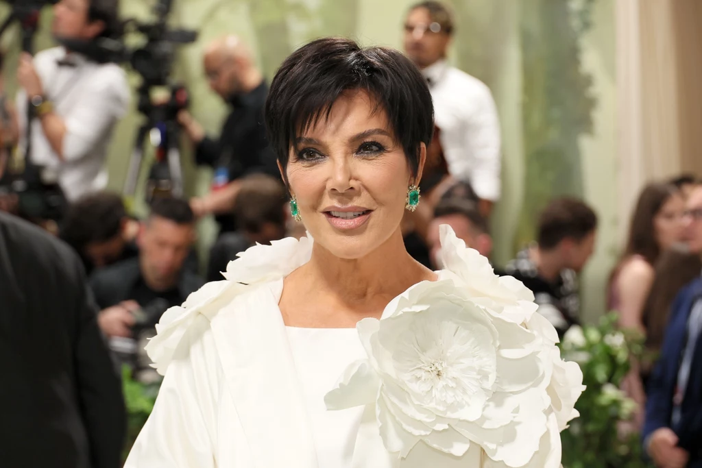 Twarz Kris Jenner zaczęła się zmieniać od pewnego czasu Twarz Kris Jenner zaczęła się zmieniać od pewnego czasu