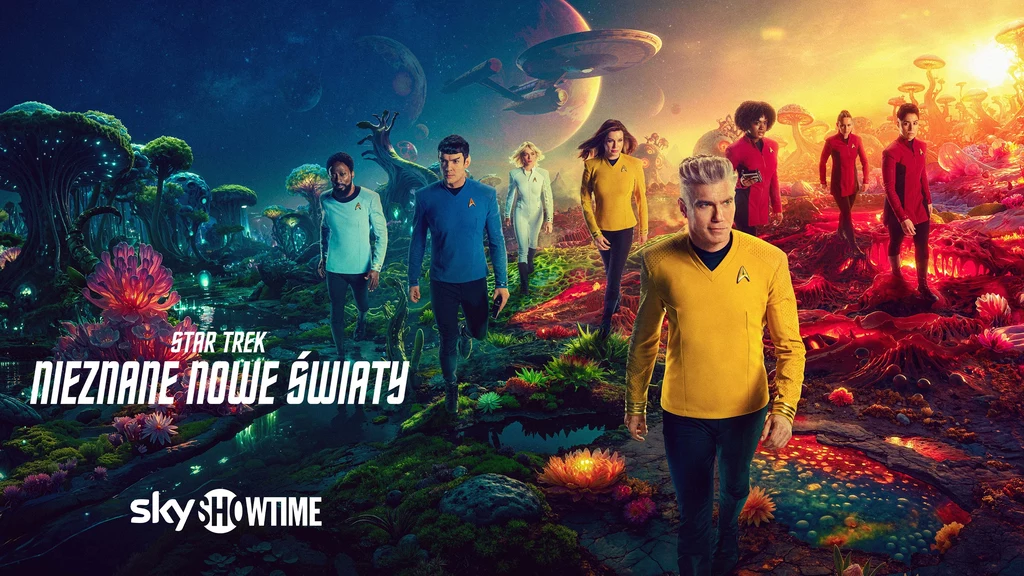 Star Trek: Strange New Worlds (Star Trek: Nieznane nowe światy) Grupa ludzi ubranych w futurystyczne, kolorowe stroje przemierza fantastyczny, obcy krajobraz z egzotyczną roślinnością i planetami w tle, a nad nimi widać kosmiczne niebo.