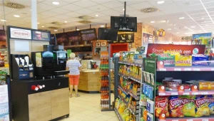Rok po burzy wokół alkotubek. Dyskusja trwa, a przepisów brak