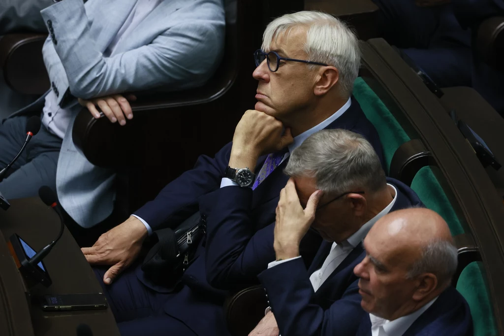Giertych mówi o nielegalnym przejęciu komisji. Nawiązał do Rodaków Kamratów Giertych mówi o nielegalnym przejęciu komisji. Nawiązał do Rodaków Kamratów