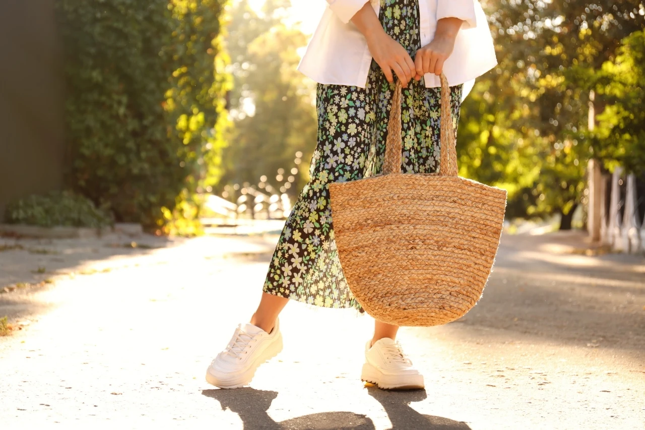 Latem 2025 modne są różne koszyki