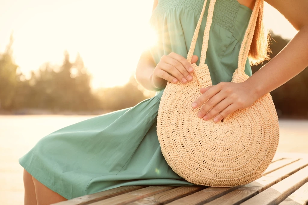 Plecione torebki to trend, który spodoba się szczególnie miłośniczkom stylu boho
