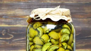 Odtruwa organizm, wspiera wątrobę. Przepis na prozdrowotny syrop 