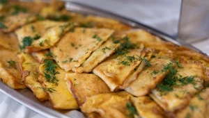 Zapiekane naleśniki można podać na codzienny obiad lub podczas imprezy