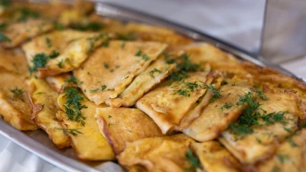 Zapiekane naleśniki można podać na codzienny obiad lub podczas imprezy
