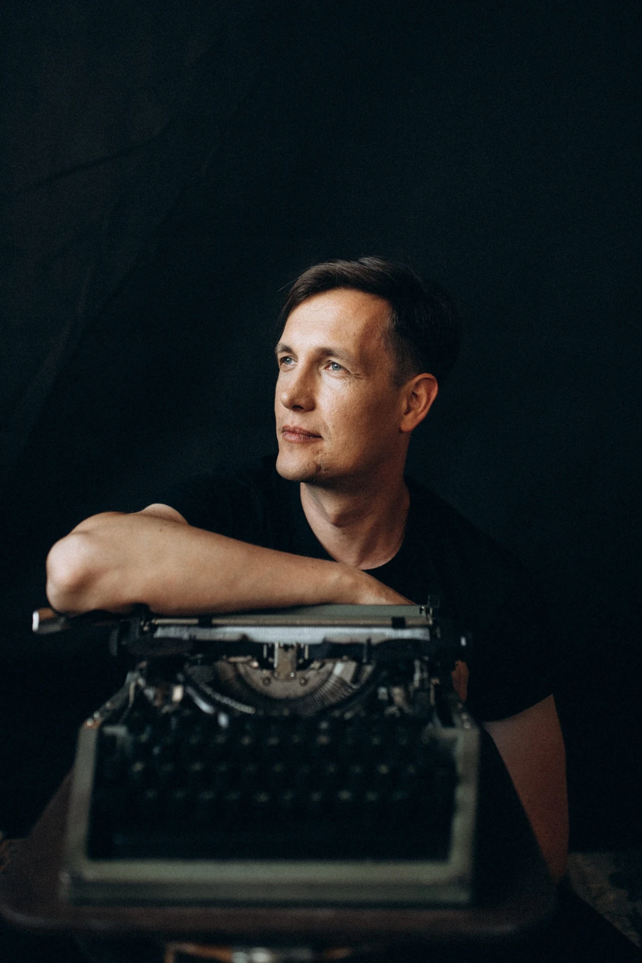 Max Kidruk, autor książki "Kolonia", która ukazała się w Polsce nakładem wydawnictwa Insignis Max Kidruk, autor książki "Kolonia", która ukazała się w Polsce nakładem wydawnictwa Insignis