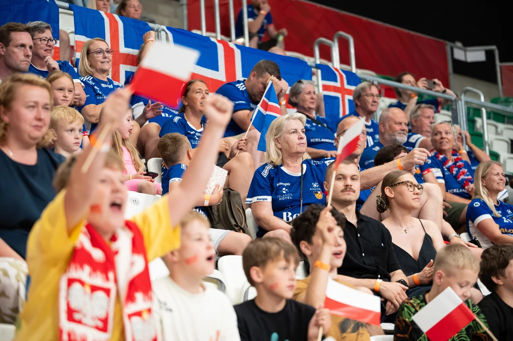 Polscy i islandzcy kibice w Sosnowcu na meczu MŚ U-21 w piłce ręcznej Polscy i islandzcy kibice w Sosnowcu na meczu MŚ U-21 w piłce ręcznej