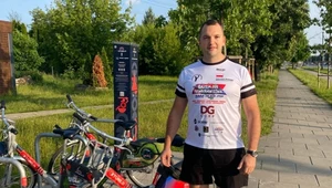 Charytatywny rajd policjanta. Jedzie rowerem miejskim po rekord