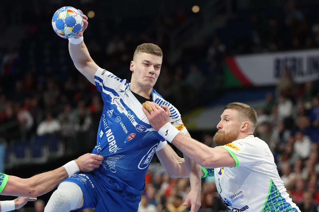 Lider Wysp Owczych Oli Mittun podczas meczu ze Słowenią, ale w... seniorskich ME w 2024 roku Lider Wysp Owczych Oli Mittun podczas meczu ze Słowenią, ale w... seniorskich ME w 2024 roku