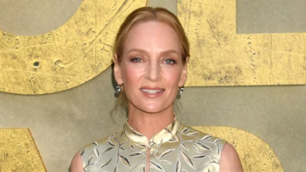 55-letnia Uma Thurman zachwyciła na premierze filmu. Kreacja od Prady i nietypowe buty skradły show