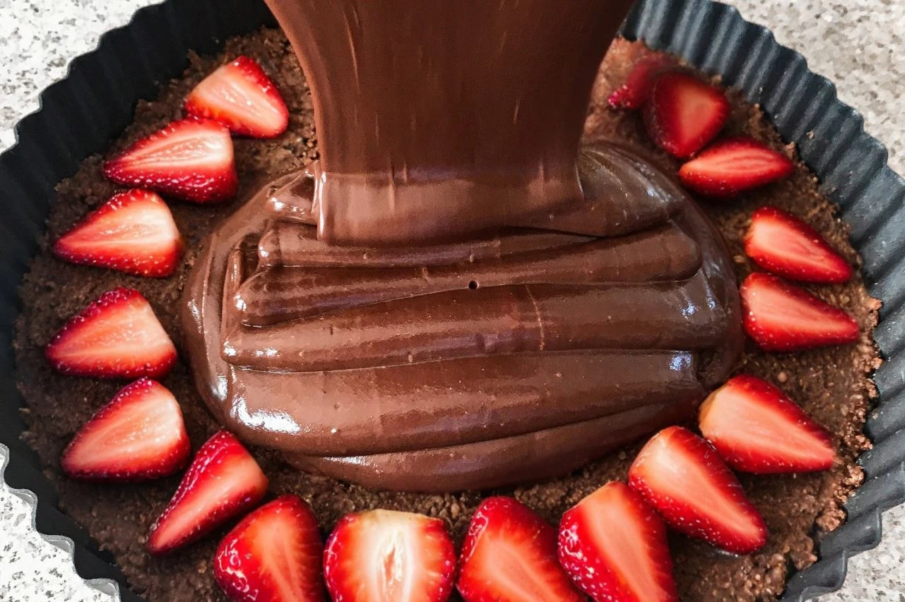 Tartę czekoladową z truskawkami przygotuje dosłownie każdy Tartę czekoladową z truskawkami przygotuje dosłownie każdy