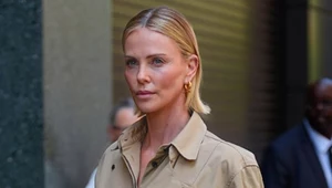 Charlize Theron udowodniła, że jest ikoną stylu. W perłowym topie wyglądała genialnie