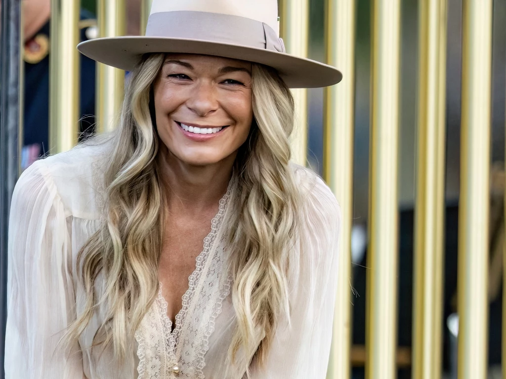 LeAnn Rimes na koncercie zgubiła protezę zębową LeAnn Rimes na koncercie zgubiła protezę zębową