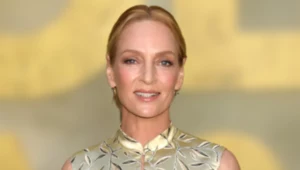 55-letnia Uma Thurman zachwyciła na premierze filmu. Kreacja od Prady i nietypowe buty skradły show