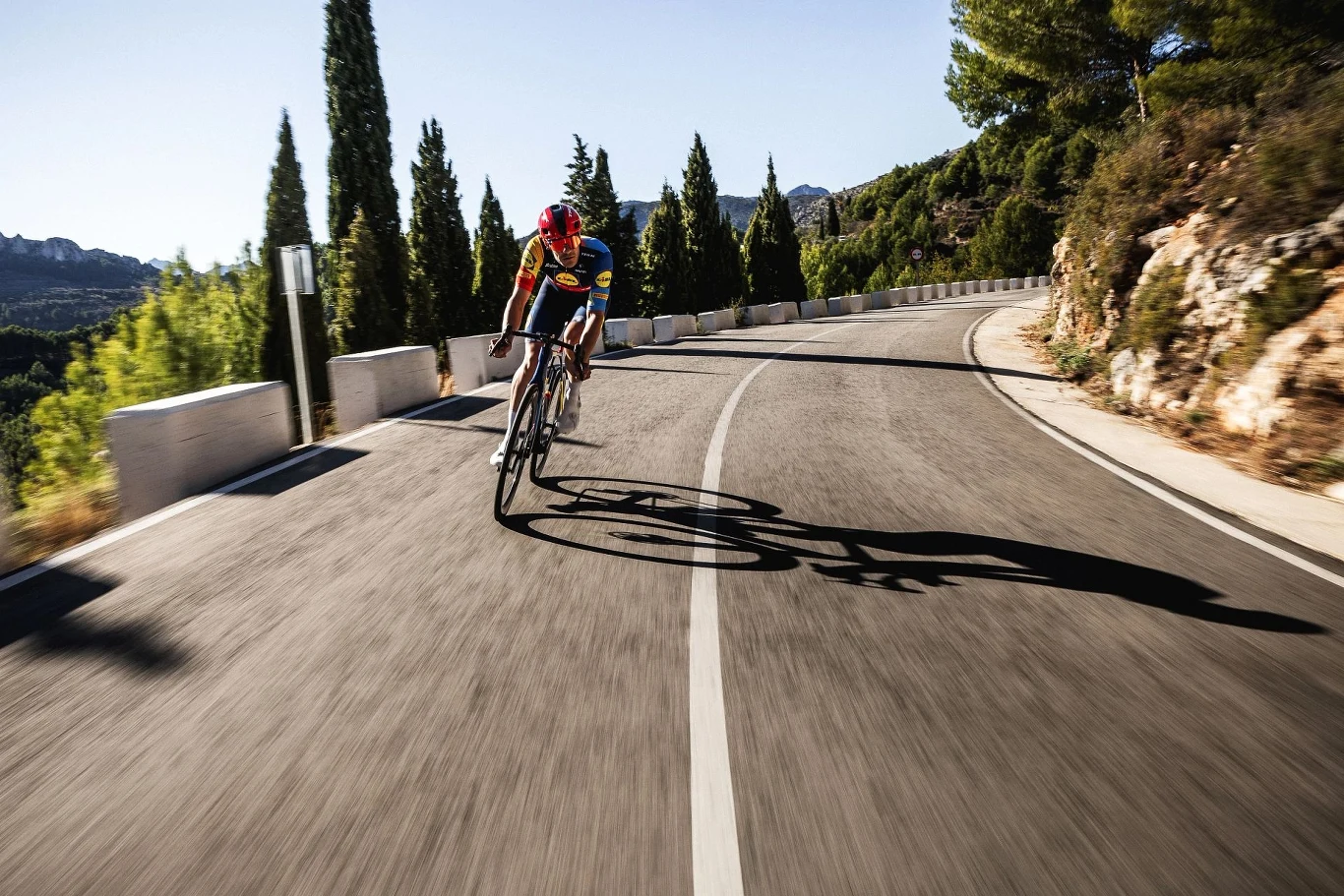 Rower szosowy pozwala pracować nad siłą mięśniową