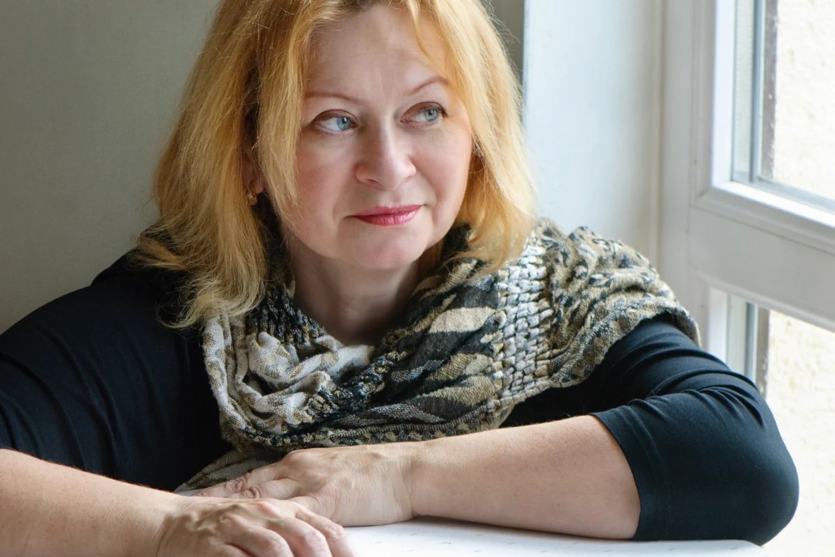 Z menopauzą wiążą się zmiany hormonalne, jednak wcale nie muszą one być uciążliwe - przekonuje ekspertka