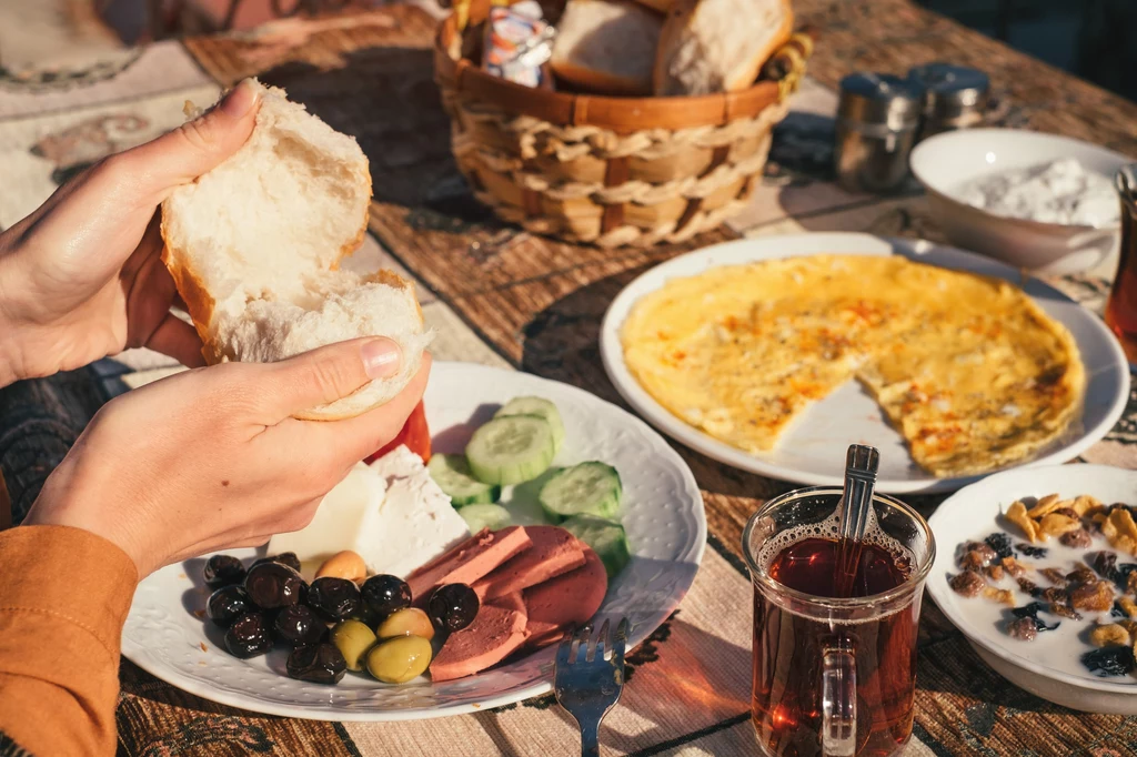 Co latem najbardziej szkodzi twoim jelitom? Tego lepiej unikaj Co latem najbardziej szkodzi twoim jelitom? Tego lepiej unikaj