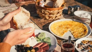 Co latem najbardziej szkodzi twoim jelitom? Tego lepiej unikaj w upały