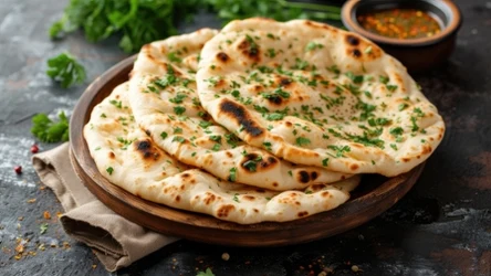 Chlebki naan to specjał kuchni indyjskiej