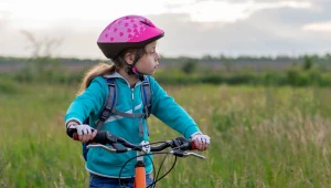 Nowe przepisy o kaskach dla młodych trafiły do Senatu. Zmiany coraz bliżej
