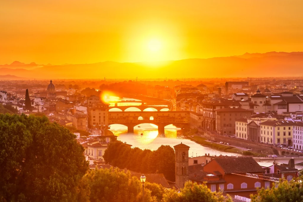 Florencja. To jedno z 21 dużych miast, w których w weekend obowiązuje czerwony alert dotyczący upałów. Temperatury w wielu miejscach dojdą do nawet 40 stopni Celsjusza Florencja. To jedno z 21 dużych miast, w których w weekend obowiązuje czerwony alert dotyczący upałów. Temperatury w wielu miejscach dojdą do nawet 40 stopni Celsjusza