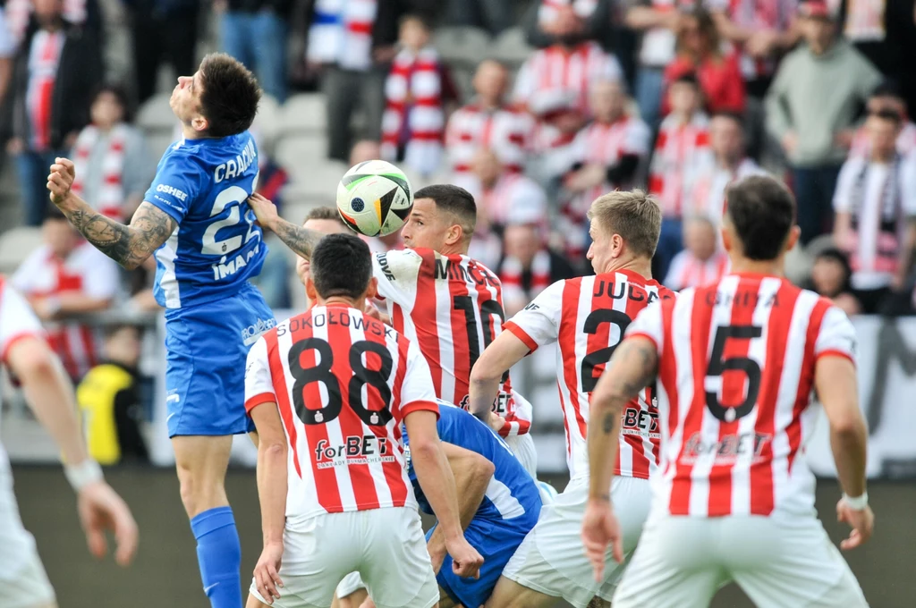 Zawodnicy Cracovii podczas meczu Ekstraklasy z Puszczą Niepołomice Zawodnicy Cracovii podczas meczu Ekstraklasy z Puszczą Niepołomice