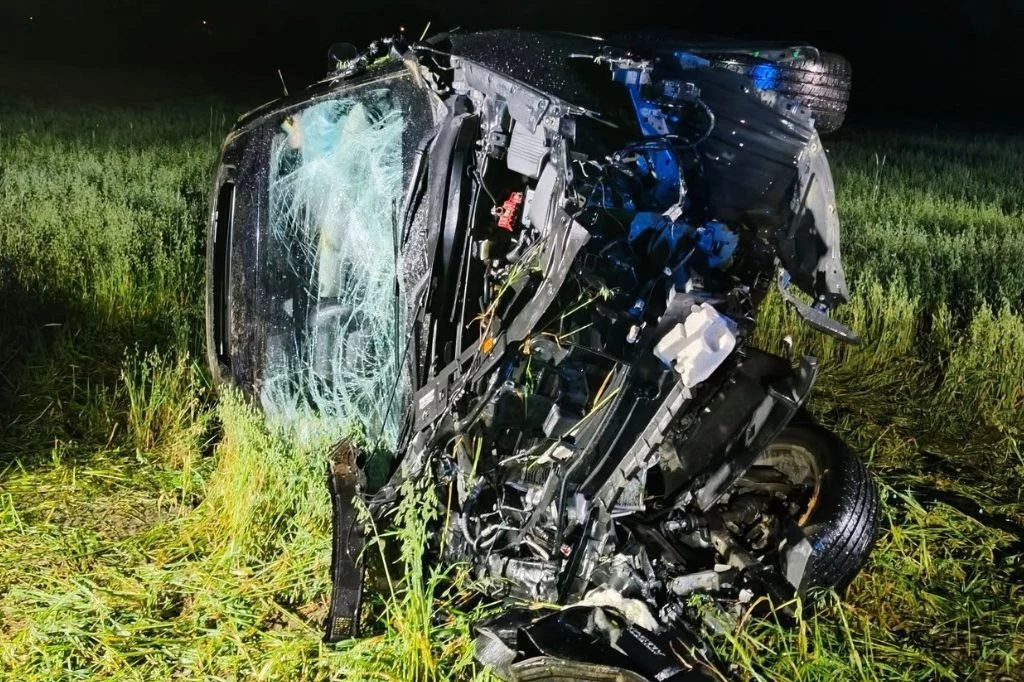 Pijana 27-latka w ciąży prowadziła samochód. Auto dachowało, w środku było sześcioletnie dziecko Pijana 27-latka w ciąży prowadziła samochód. Auto dachowało, w środku było sześcioletnie dziecko