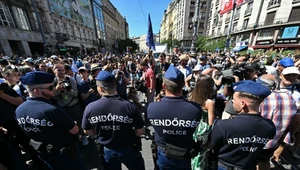 Tłum ludzi w Budapeszcie, mimo zakazu. "Orban ostrzegł"