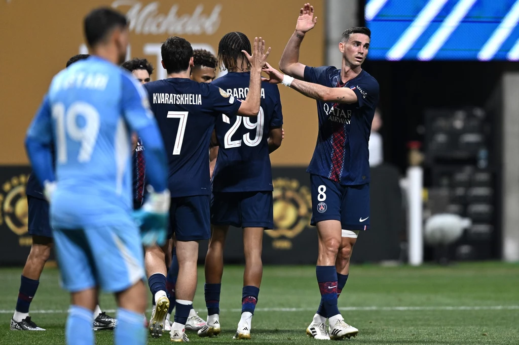 Piłkarze PSG cieszą się z gola przeciwko Interowi Miami w KMŚ