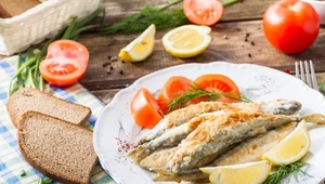 Kobiety 50+ powinny jeść ją częściej. Ta ryba smakuje jak frytki