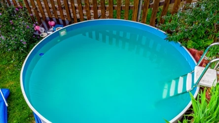 Jak zadbać o czystość wody w basenie?