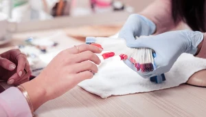 Oryginalny manicure na wiosnę. Modny, lecz nie każdemu się spodoba 