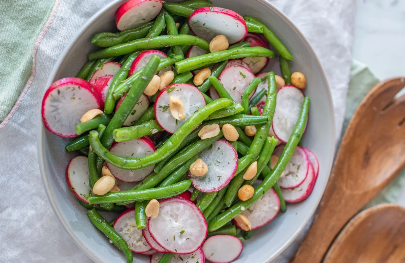 Kolorowa sałatka idealna do letnich obiadów Kolorowa sałatka idealna do letnich obiadów
