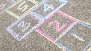 Pamiętasz te gry i zabawy z dzieciństwa? Quiz dla pokolenia 40+