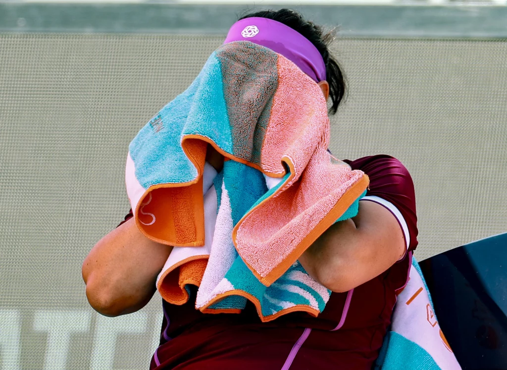 Ons Jabeur rywalizowała z Wiktorią Tomową w pierwszej rundzie Wimbledonu Ons Jabeur rywalizowała z Wiktorią Tomową w pierwszej rundzie Wimbledonu