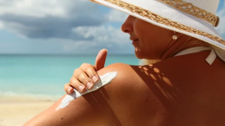 Domowe SOS po opalaniu: naturalne sposoby na ukojenie i szybką regenerację skóry