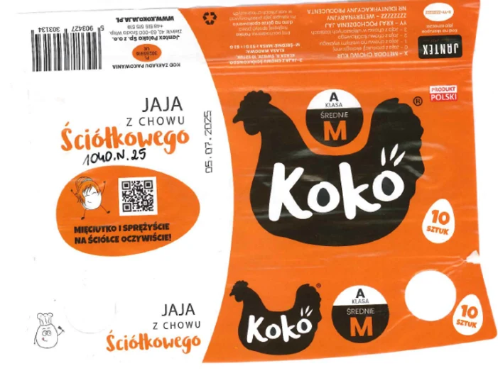 Opakowanie jajek marki Koko na pomarańczowym tle z czarnymi sylwetkami kur, informacją o jajkach z chowu ściółkowego oraz oznaczeniem wielkości jaj A, klasy M, opakowanie na 10 sztuk.
