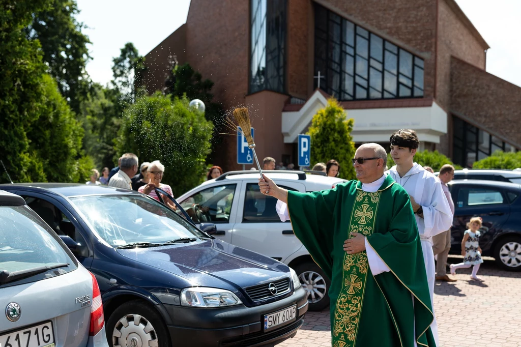 Błogosławieństwo kierowców i pojazdów. To ważny dzień dla katolików Błogosławieństwo kierowców i pojazdów. To ważny dzień dla katolików