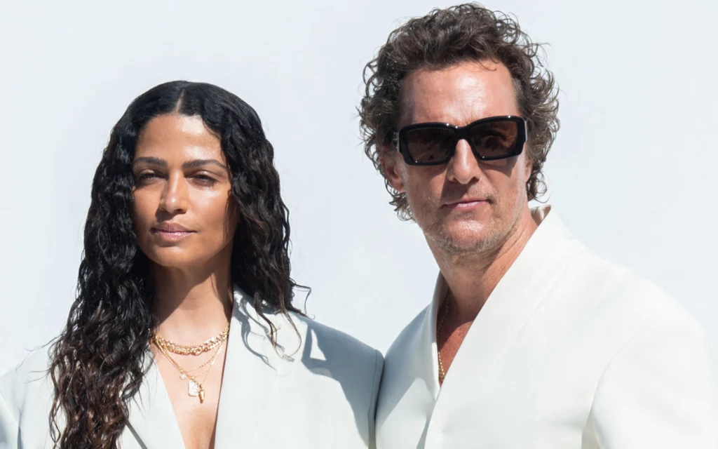 Matthew MCConaughey z żoną zachwycili dopasowanymi stylizacjami 