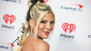 Tori Spelling w sportowej, luźnej stylizacji. Postawiła na zielony dres 