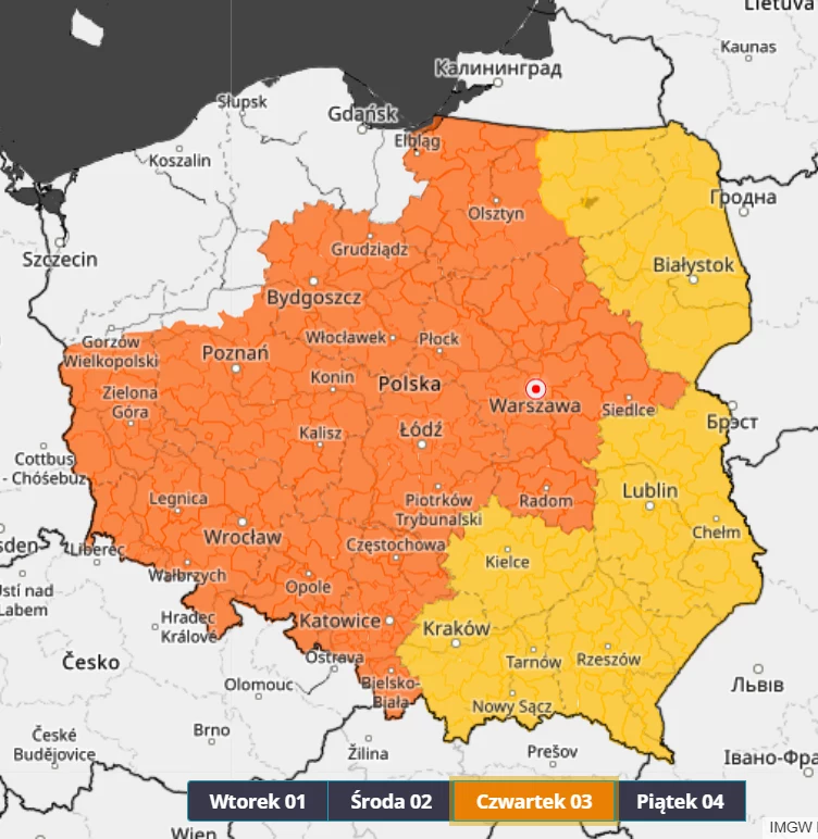 W czwartek temperatury będą najwyższe, jednak tego dnia do Polski wrócą deszcze i burze Mapa Polski z zaznaczonymi na pomarańczowo i żółto regionami objętymi ostrzeżeniami pogodowymi, z podziałem na województwa i dni tygodnia, z wyraźnie zaznaczonym obszarem podwyższonego ryzyka w centralnej oraz zachodniej części kraju.