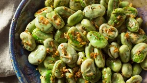 Zdrowa przekąska zamiast czipsów. Bób w tej wersji uzależnia