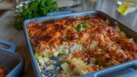 Prosta zapiekanka z ziemniaków z dodatkiem białej ryby 