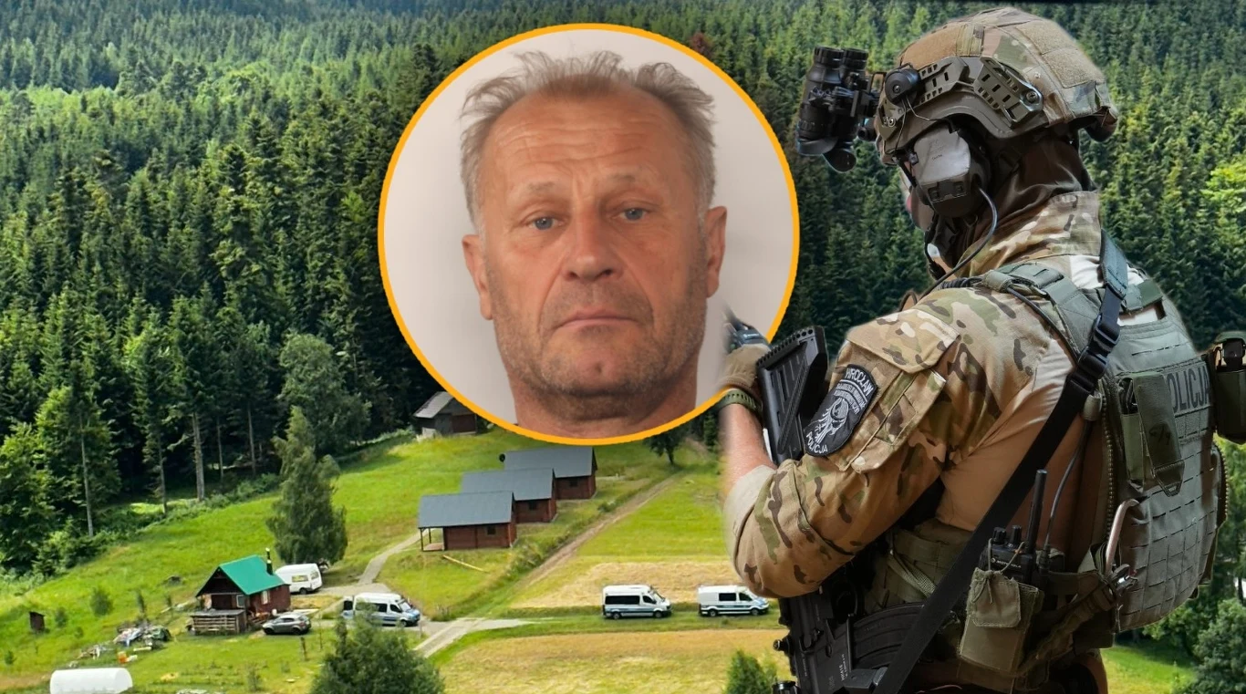 Policja poszukuje Tadeusza Dudy w Beskidach, w okolicach Starej Wsi Funkcjonariusz służb specjalnych w pełnym umundurowaniu i uzbrojeniu obserwuje teren leśny z widocznymi budynkami i zaparkowanymi pojazdami, centralnie umieszczone zdjęcie portretowe starszego mężczyzny.