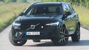 Volvo XC60 T8 eAWD dokonuje niemożliwego. Łączy ogień i wodę
