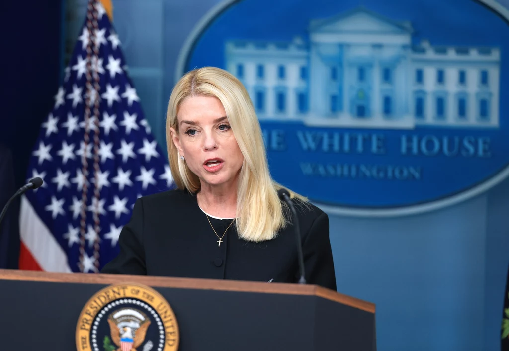 Prokurator Generalna USA Pamela Bondi skomentowała aresztowanie dwóch chińskich szpiegów Prokurator Generalna USA Pamela Bondi skomentowała aresztowanie dwóch chińskich szpiegów