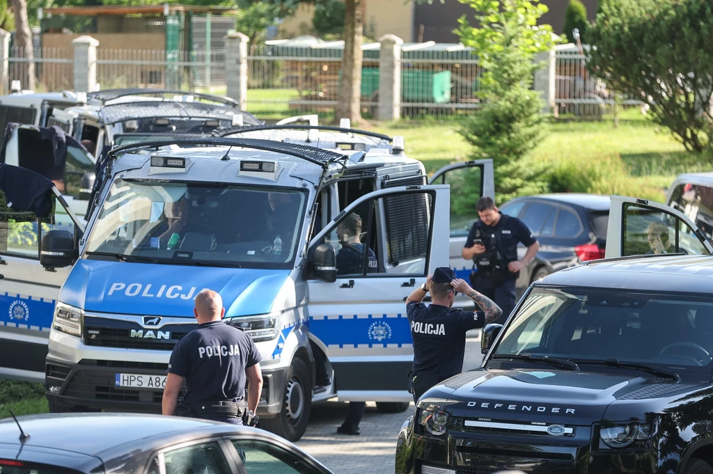 Policja znalazła ciało 57-latka podejrzanego o zabójstwo dwóch osób w Starej Wsi Policja znalazła ciało 57-latka podejrzanego o zabójstwo dwóch osób w Starej Wsi