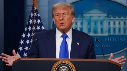 Sąd federalny: Administracja Trumpa musi przywrócić akredytacje dla mediów